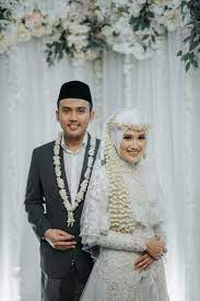 Cpp menyiapkan diri untuk akad #. Kebaya Akad Nikah Elegant White Rizqiyah Rizal By Laksmi Kebaya Muslimah Islamic Bride 002 Kerudung Pengantin Pengantin Wanita Gaya Pengantin