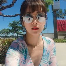 Apink's chorong to file lawsuit against childhood friend for threatening to expose her with false information. Apink Chorong Shows Off Her Slim Figure Bias Wrecker Kpop News