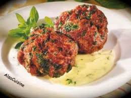 Boulettes De Viande Hachee Aux Epinards Sauce Fromage Basilic Recette Ptitchef Boulette De Viande Viande Hachee Recette Boulette