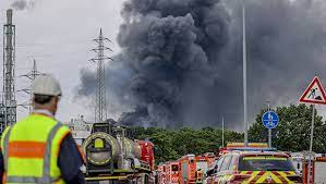 Des témoins affirment qu'un fort dégagement de fumée peut être observé. 4 Xfin8dfhsc0m