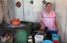 En esta oportunidad, tenemos una colección imperdible de canales de youtube para aprender las mejores recetas de platos, postres y bebidas. De Mi Rancho A Tu Cocina How An Abuelita Cooking On Her Wood Fired Stove From Her Rancho In Michoacan Is Going Viral On Youtube L A Taco