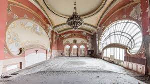 Atât el cât și podul anghel saligny, ridicat între 1890 și 1895, au fost realizate la inițiativa. Cazinoul Din ConstanÈ›a O ScurtÄƒ Istorie A Splendorii Art Deco Intr O Lume Din Linii Drepte