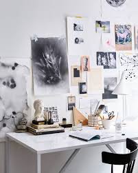 Strut Table Serving As The Perfect Backdrop In This Beautifully Styled Space By Lizieemac Photo By Ksear In 2020 Backdrops Blu Dot Gallery Wall