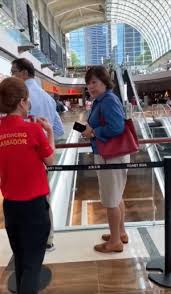 Jun 08, 2021 · phoon chiu yoke is a singaporean ex0naval officer and military personnel who has been seen a lot in the media lately. Phoon Chiu Yoke Badge Lady Wiki Sg