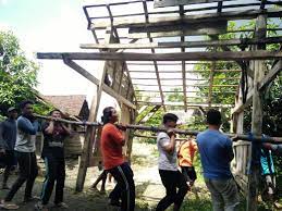 Ringan sama dijinjing, berat sama dipikul. Berat Sama Dipikul Ringan Sama Dijinjing Kebersamaan Warga Kedungsumber Dalam Bergotong Royong Patut Diberi Apresiasi Yang Tinggi Desa Kedungsumber