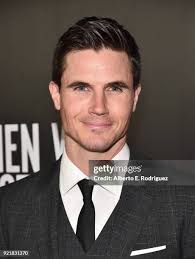 1,866 Robert Amell Photos & High Res Pictures