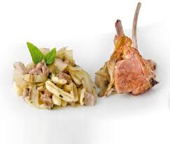 L'agnello gratinato con carciofi e piselli, è un secondo piatto di origine calabrese , che. Triilli Con Agnello Carciofi Pecorino E Menta Piatto Unico