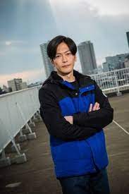 仮面ライダー龍騎 須賀貴匡が語る新作への特別な思い こんな機会もう二度とないかも 1 いまの須賀貴匡が演じる当時の真司 マイナビニュース 仮面ライダー 城戸 仮面ライダー龍騎