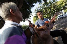 Resultado de imagem para VÁRIOS REPENTISTAS COM VIOLAS NUMA CANTORIA