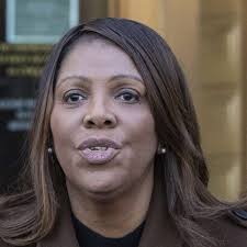 Strawberry lemonade: Young entrepreneur takes advantage of summer heat