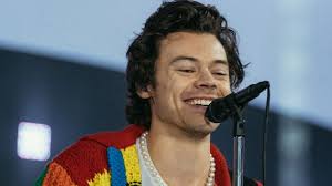 The calm app announced on wednesday (july 8) that it is partnering with harry styles. Fall Asleep To Harry Styles Reading You A Bedtime Story Current 94 3