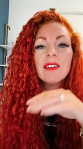 Let’s help each other out — what’s ONE thing you wish someone had told you  at the start of your curl journey? Go on, share it. Someone scrolling might  need it today 🥹, Mine is — quite simply: *'You ...