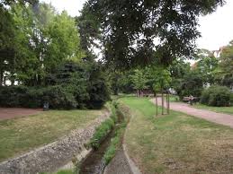 Besuchen sie ein junges und kundenfreundliches team, das bestrebt ist, ihre wohn. Parks Und Garten