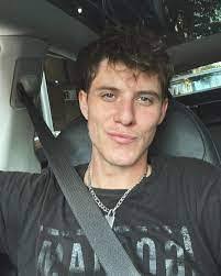 Carrie Ossmo's Instagram, Twitter & Facebook