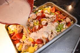 Grovhacka nötterna, man måste inte men jag hackar ner dem något. Het Kycklinggratang Med Kramig Chilisas Johanna Toftby Kycklingrecept Enkel Matlagning Recept