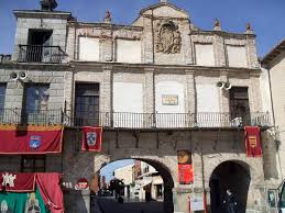 De la estación del ave, 1 min. File Medina Del Campo Casa De Los Arcos Jpg Wikimedia Commons