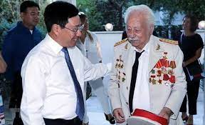Ngày 25/6 (theo giờ hy lạp, tối 25/6 giờ việt nam), người chiến sĩ cộng sản, anh hùng lực lượng vũ trang nhân dân việt nam kostas sarantidis (công dân hy lạp) đã qua đời ở tuổi 94. Gpn7ffzndsmzim