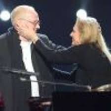Deux compositions rares d'un tout jeune william sheller et de tom arena, sur des images plus rares encore de la chanteuse wallis, petite amie d'un des. William Sheller Son Histoire Impossible Avec Veronique Sanson Je Ne Lui Ai Jamais Dit Sur Buzz Insolite Et Culture