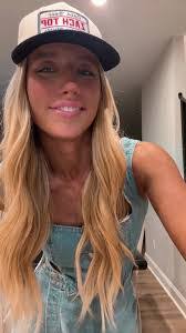 Bailey Kirchner's Instagram, Twitter & Facebook