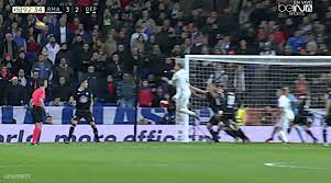 הפעם ראמוס לא כבש בגמר, אבל חגג עוד גביע כל כך מתוק (getty). ×¨××ž×•×¡ ×©×•×' ×¢×•×§×¥ Fxp