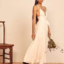Chiffon works in so many ways on so many types of dresses, there really isn't a wedding dress style or a bride that won't look great with chiffon. 31 Beach Wedding Dresses Perfect For A Seaside Ceremony