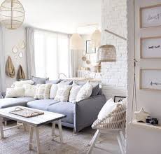 La déco blanc et bois se fait également ressortir par le canapé modulable qui se revêt d'une des nuances les ardentes du noir. Canape D Angle Reversible Convertible Coffre Lena Bobochic Canape Angle Canape Angle Gris Deco Salon Blanc