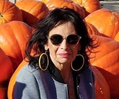 Lynne Yates (47) 1985-1990 (brother Richard, sisters Jacquelyn, Lissa and  Sharon all went to Newlands too) Come