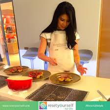 What S Cooking Good Looking Our Co Founder Michele Periquet Put On Her Chef Hat To Teach Us Some Healthy And Delicious Cooking What To Cook Vegetable Dishes