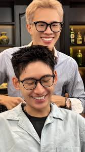 កាត់សក់ស្អាតនៅម៉ាមjén: រចនាប័ទ្មពិសេសឱ្យបុរស