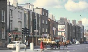 51 Color Photos Capture Street Scenes Of Dublin In The 1960s Vintage Everyday In 2020 Dorset Street Street Scenes Dublin
