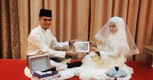 17 Gambar Sekitar Majlis Pernikahan Hang Nadim Anak Jins Shamsuddin Anak Bongsu Kepada Tokoh Filem Melayu Tersohor Allahyar Wedding Dresses Wedding Fashion
