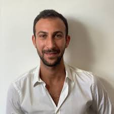 אם היינו מספרים למישהו לפני עשור שצעירים בני 23 ילמדו אותנו איך לאמץ  טכנולוגיה מהר יותר — אולי הוא היה מגחך.