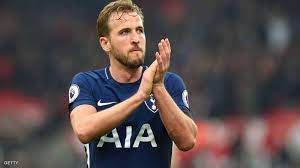Harry edward kane؛ مواليد 28 يوليو 1993) هو لاعب كرة قدم إنجليزي يلعب مهاجمًا لنادي توتنهام هوتسبير في الدوري الإنجليزي الممتاز ومنتخب إنجلترا. Ø¨Ø¹Ø¯ Ø§Ø­ØªØ³Ø§Ø¨ Ù‡Ø¯Ù Ø§Ù„Ù„Ù…Ø³Ø© Ø§Ù„Ø³Ø®Ø±ÙŠØ© ØªÙ…Ø·Ø± Ù‡Ø§Ø±ÙŠ ÙƒÙŠÙ† Ø£Ø®Ø¨Ø§Ø± Ø³ÙƒØ§ÙŠ Ù†ÙŠÙˆØ² Ø¹Ø±Ø¨ÙŠØ©