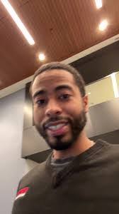 Avery Davies's Instagram, Twitter & Facebook