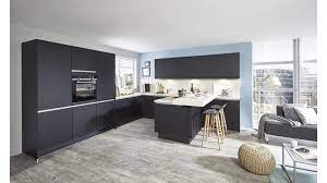 trend schwarze kuchen mit bartresen einbaukuche kuche schwarz wohnen