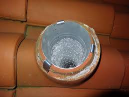 Para comunicarse con leroy merlin o localizar la tienda leroy merlin más próxima, visite el sitio web de la empresa www.leroymerlin.es. Infiltration D Eau De Pluie Tuile A Douille Vmc Communaute Leroy Merlin