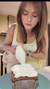 CARROT LOAF CAKE 🥕 It was very moist and the icing was perfect! #baking  #carrotcake #loafcake #cookwithme #foodblogger #londonfoodie #londonfood  #homecooking