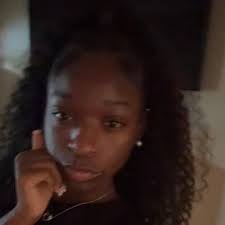 You know outside fun when the person who don't twerk start twerking 😅🤣