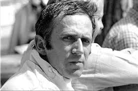 No Mirando A Nuestro Daño