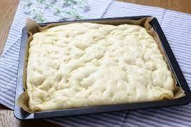 Trascorso Il Tempo Di Lievitazione Quando La Nostra Focaccia Sara Raddoppiata Di Volume Con Le Dita Bucherelliamola Bene Ricette Ricette Di Cucina Cibo