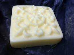 Schampooing 2en1 A La Proteines De Soie Et A L Amande Carosmetiques Recette De Shampooing Recette Shampoing Solide Diy Shampoing Solide