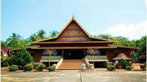 Indonesia adalah negara kepulauan yang memiliki banyak suku bangsa. Share Loc Wisata Ke Rumah Adat Oke Juga Rumah Balai Adat Riau Melayu Bisa Jadi Pilihan Okezone Travel