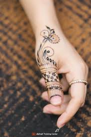 This Mehndi Design Is Very Easy To Apply On Your Thumb Thumb Mehndi Design 2020 In 2020 Mehndi Designs For Fingers Mehndi Designs Henna Hand Tattoo
