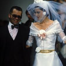 Hochzeit chanel mode braut paris. Karl Lagerfeld Und Die Chanel Braut In 28 Laufsteg Bildern Vogue Germany