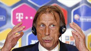 Lehrbücher fussball fussballtrainer trainer taktik spiel. Arbeitslos Diese Fussball Trainer Sind 2021 Ohne Job Und Verein