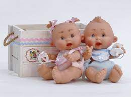 Vtg nines d'onil crying doll baby spain realistic sleepy eye brown root hair 25 $49.99 0 bids. Nines D Onil 9742 Babypuppenpaar In Holzgeschenkschachtel Amazon De Spielzeug