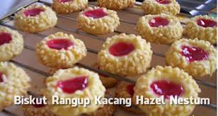 Biskut oat nestum merupakan sebuah lagi biskut yang bukan sahaja enak malah mudah untuk disediakan. Biskut Rangup Kacang Hazel Nestum Asap Dapur