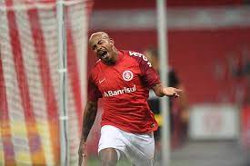Shortly after the announcement in the media, the club released an official statement regretting the leak of the offer. Bruno Henrique Nao Se Intimida E Nacao Pede Ajuda Do Atacante Para Contratar Meio Campista Do Inter Traz Pro Mengao Bolavip Brasil