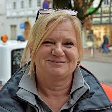 Andrea Bahr's Instagram, Twitter & Facebook