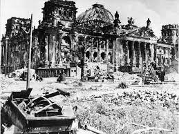 Jahrestag des sieges läuft die ausstellung „unbekanntes berlin. Der 8 Mai 1945 Im Bewusstsein Der Deutschen Archiv
